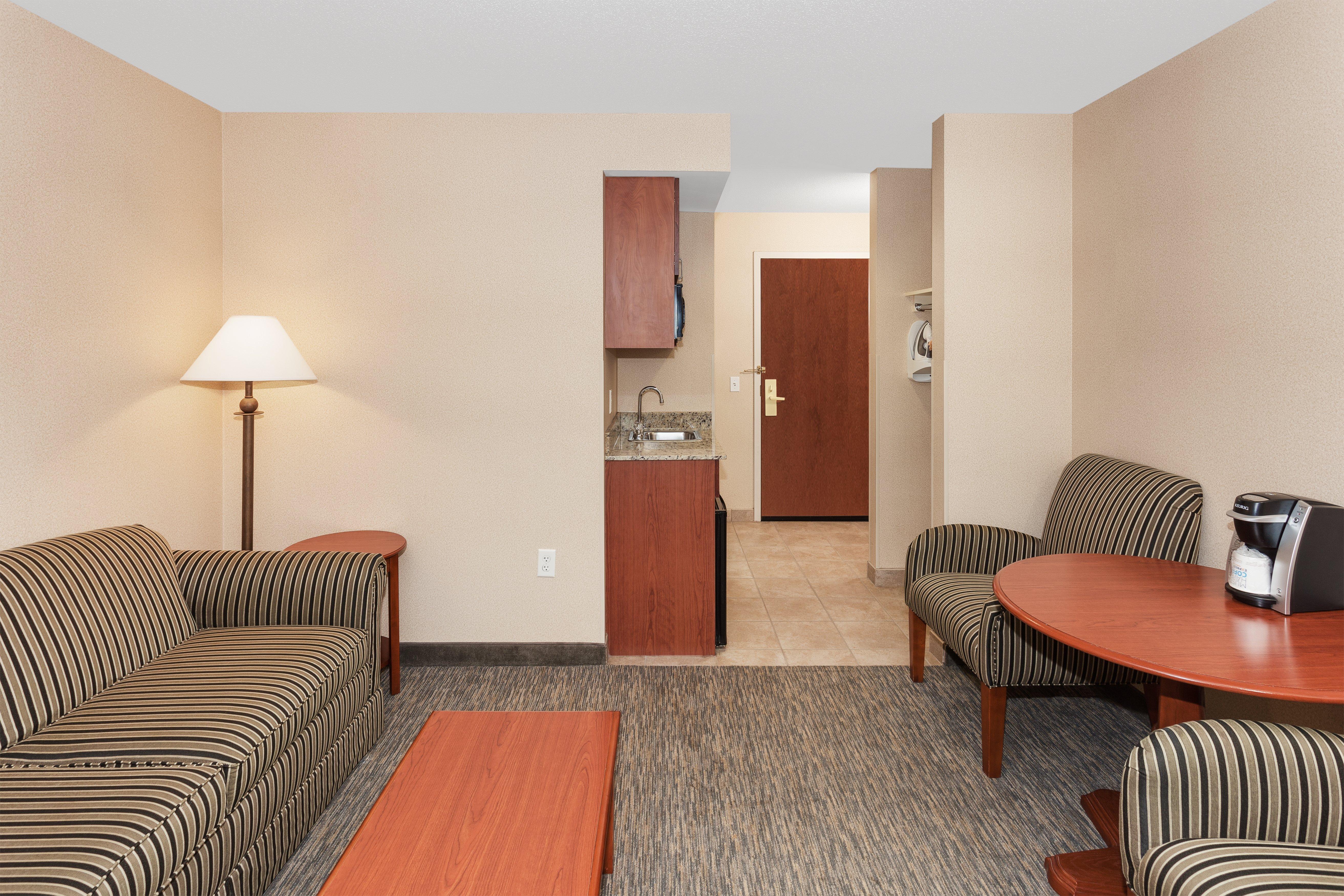 Holiday Inn Express & Suites Tilton By Ihg Exterior foto