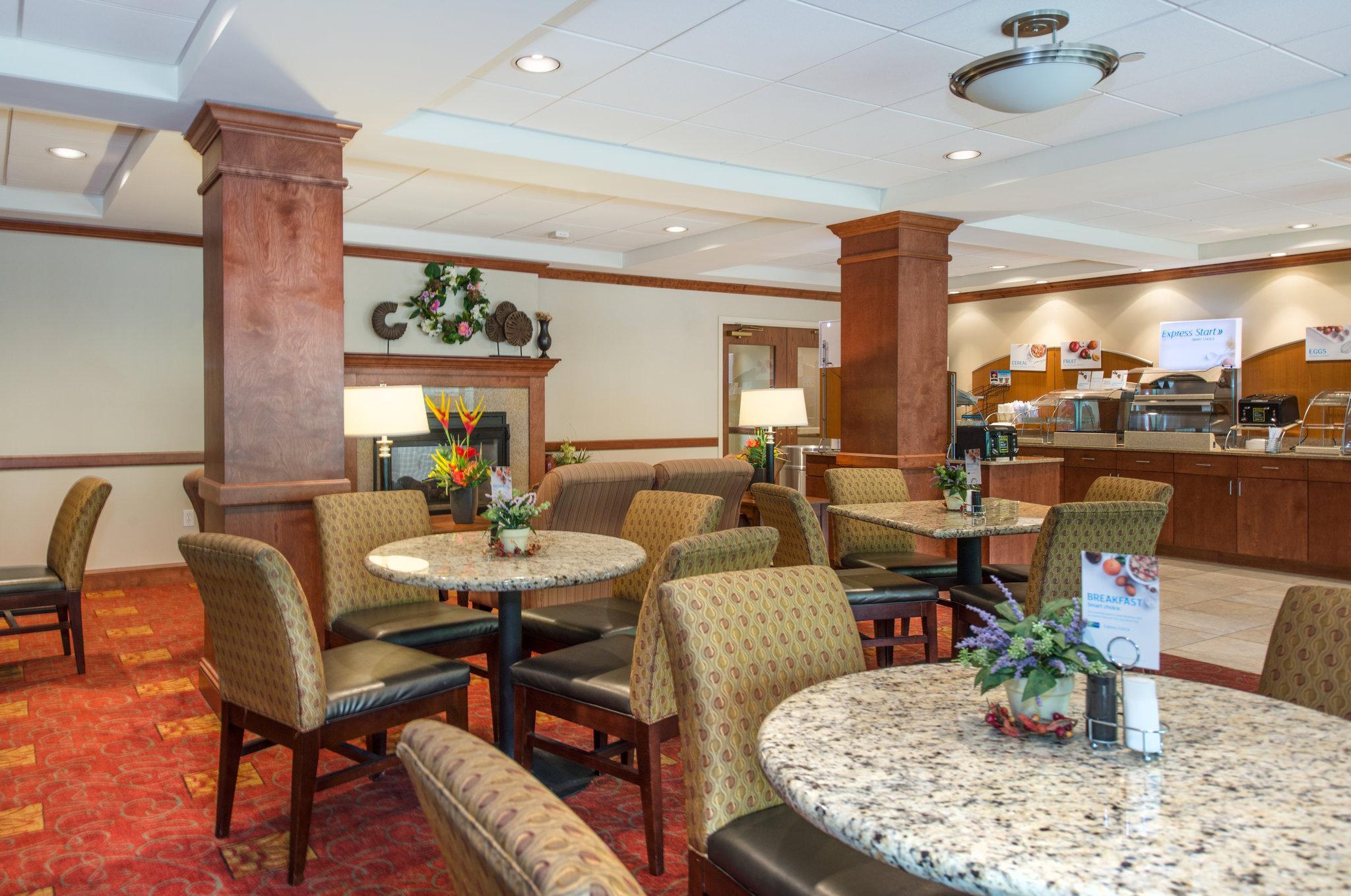 Holiday Inn Express & Suites Tilton By Ihg Exterior foto
